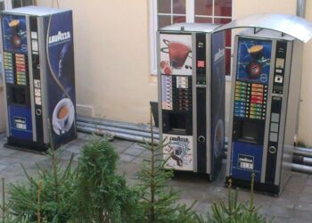 Мездра пуска вендинг машини при 4-кратна дезинфекция