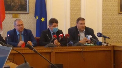ГЕРБ и Патриотите се заеха с вечния длъжник