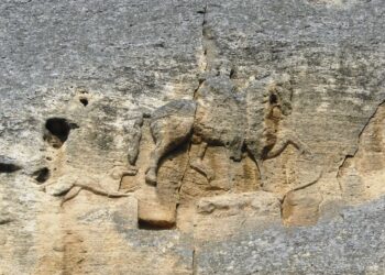 Невъзможна любов разцепила скалата с Мадарския конник