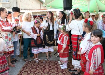 Кутово облича носиите днес, чака много гости 