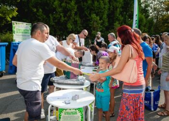 Деца заменят стара хартия за нови книжки