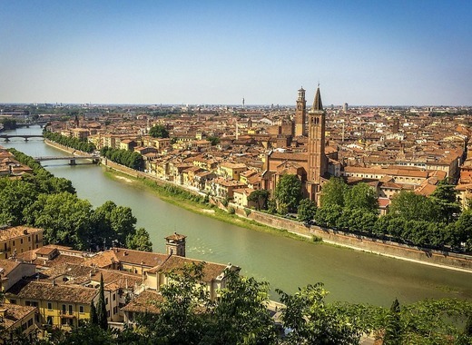 People from all over Italy will draw Verona 1 2643