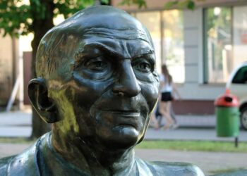По света не останаха дяволи. За какво са те, след като самият човек е такъв
