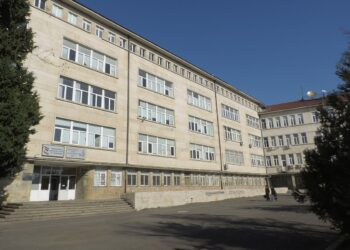 Бивши възпитаници с дарение за Математическата в Бургас