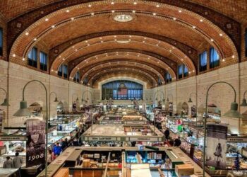 Food and cultural market of new generation opens up in Prague