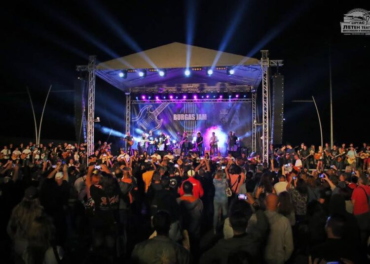 3901