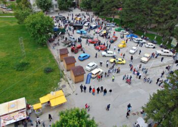 Ретропарад на возилата в Кубрат събра десетки фенове