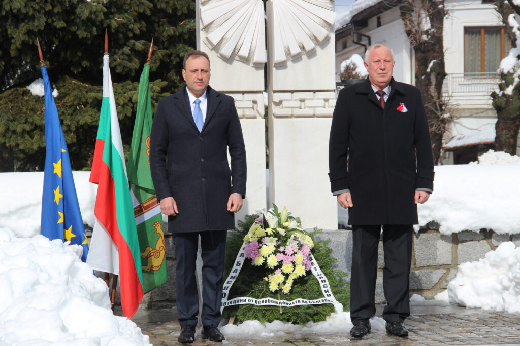 Банскалии и гости се поклониха пред героите 2 3 март кмет
