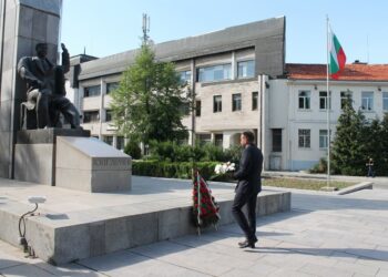 Гоце Делчев с полкон към патрона си