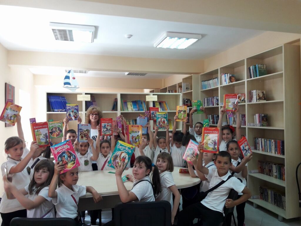 Малките читатели в Крумовград с книжки с приказки от кмета 1 4327