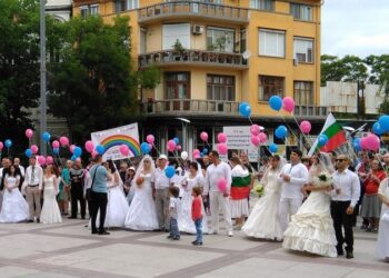 “Булки” и “младоженци” излизат на шествие в Бургас