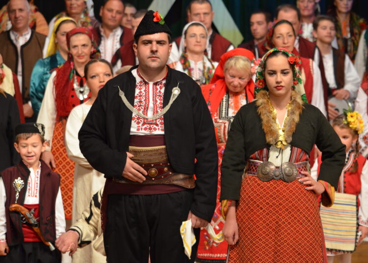 Бански "главеж" на сцената на "Фолклорна магия" 1 4569