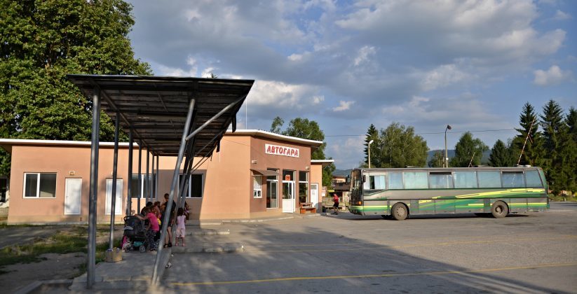 Междуградски автобус отиде на технически преглед заедно с пътниците