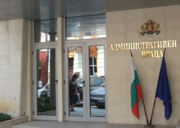 Съдии осиновиха врачанско семейство