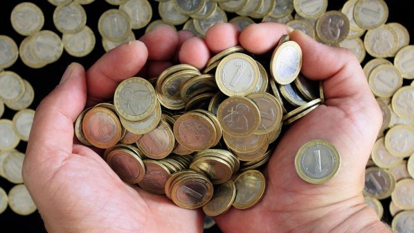 Започва изплащането на пенсиите и коледните добавки