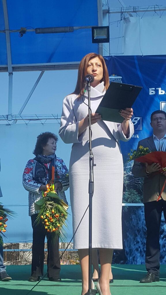 Заместник - кметът на Велинград с тоалет като Мелания 2 5828