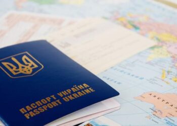 Украинците пътуват без визи в Европа