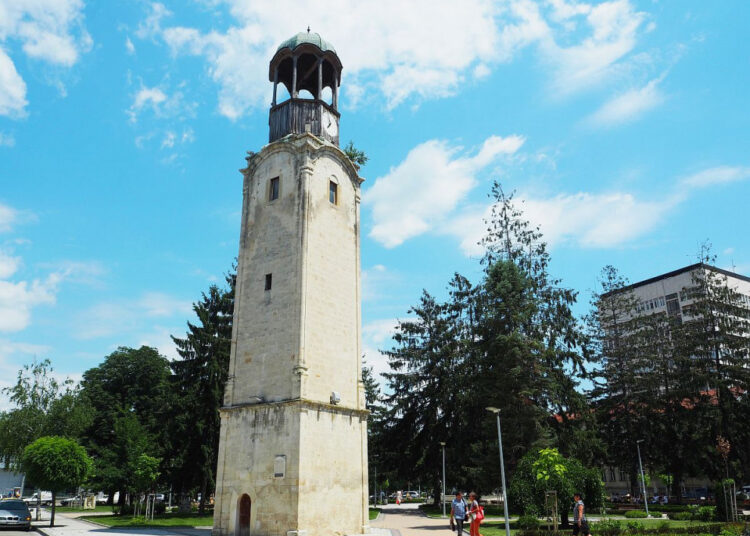 Майстор от Габрово ремонтира часовниковата кула в Разград 1 6070