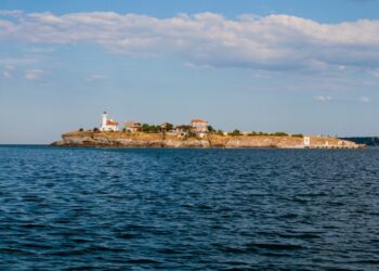 Укрепват пристана на о. Св. Анастасия