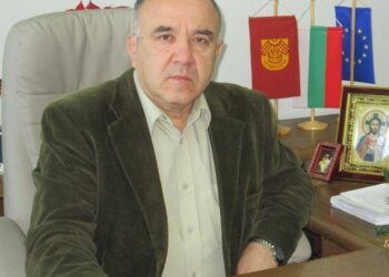 Кметът на Червен бряг с обвинение заради топъл обяд