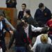 Кмет празнува с хора в неравностойно положение