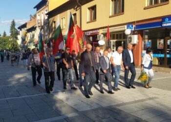 Разлог отбеляза 114 години от Кръстовденското въстание с шествие, венци и цветя