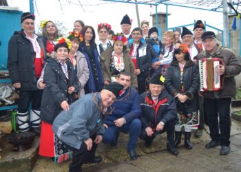 Девненци зарязаха лозята напук на дъжда