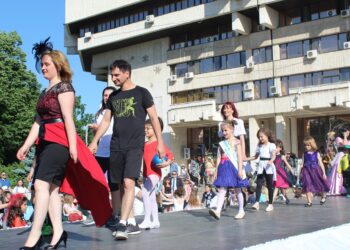 Деца и родители станаха моделиери и манекени