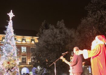 Огнено шоу и Коледна елха събраха очите на плевенчани