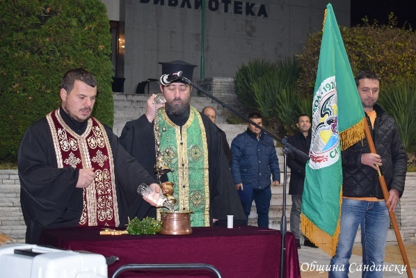 Ловци се веселят на площада в Сандански