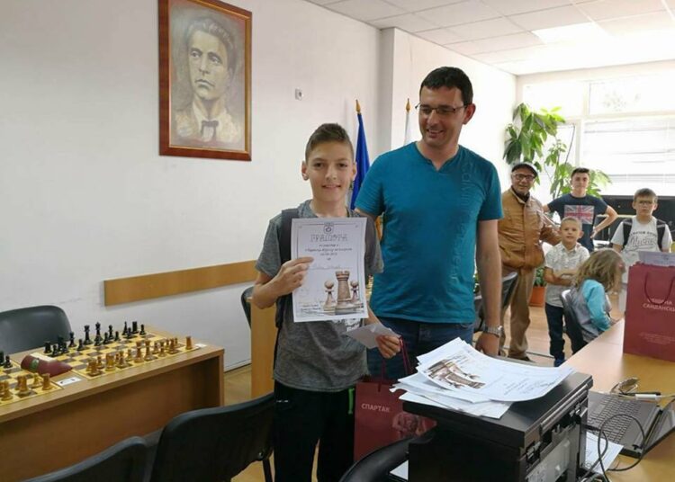 и шах награди