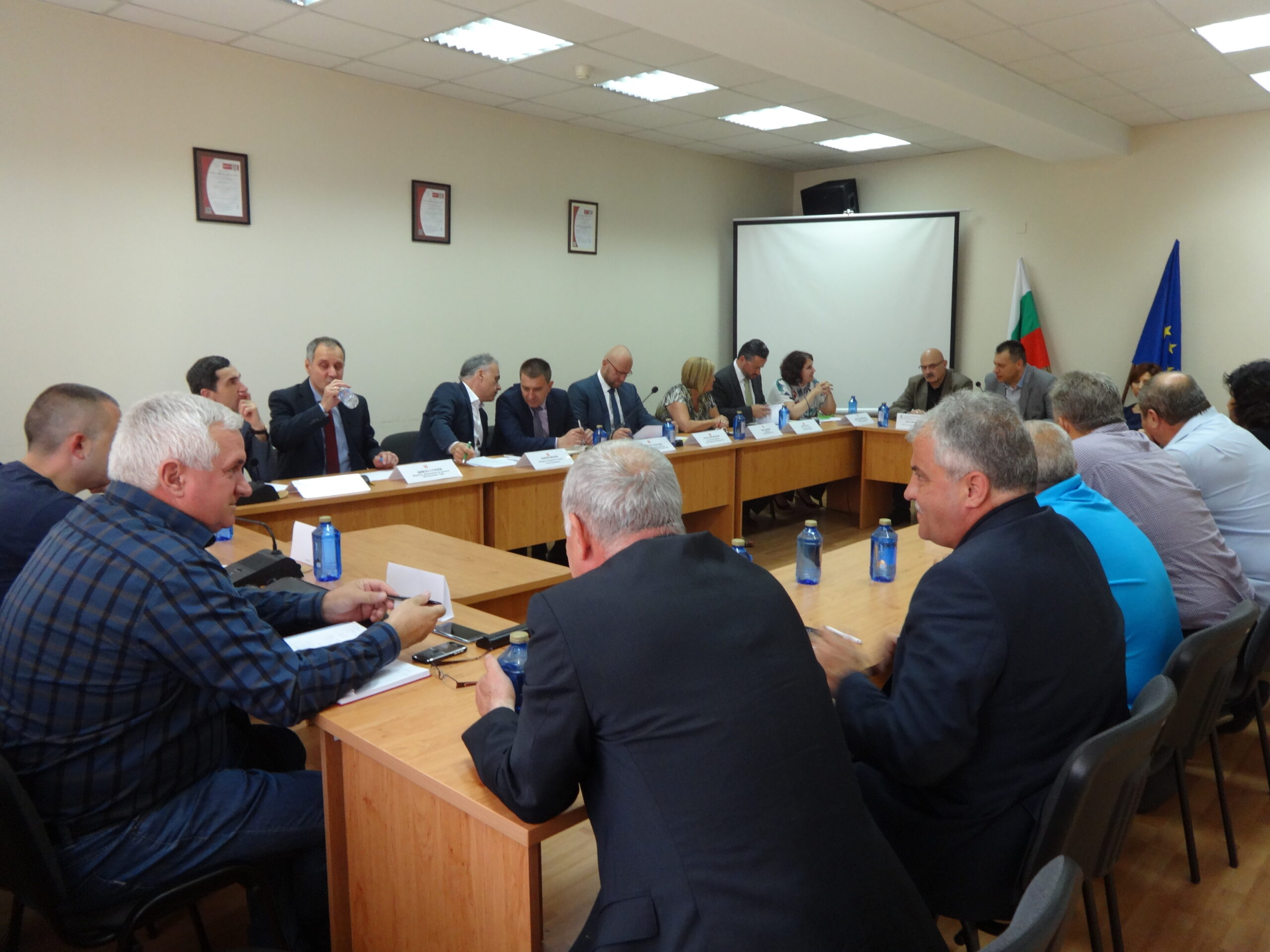 ЧЕЗ събра на среща кметове в Пиринско