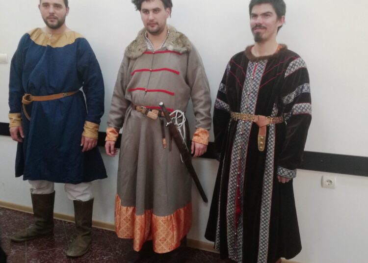 Студенти се премениха като българи от Средновековието 1 облекло Средновековие