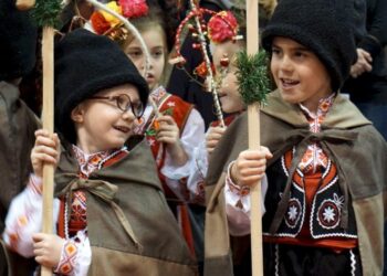 Коледари тръгват на шествие във Враца