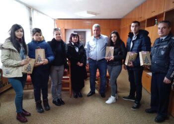Полицаи от Монтана събраха пари за децата на загинали колеги