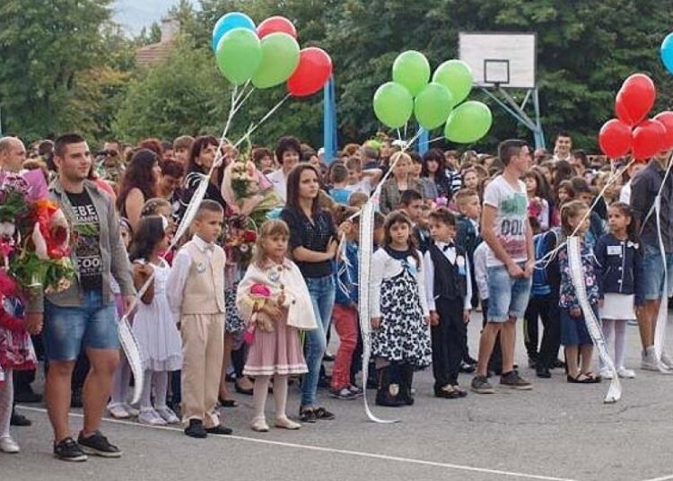 Хлапета ще украсяват яйца на площада 1 първи учебен ден