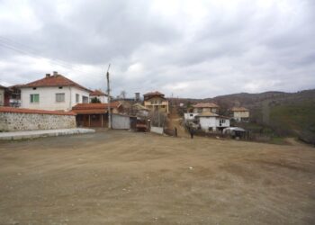 Фирма ремонтира улици без пари