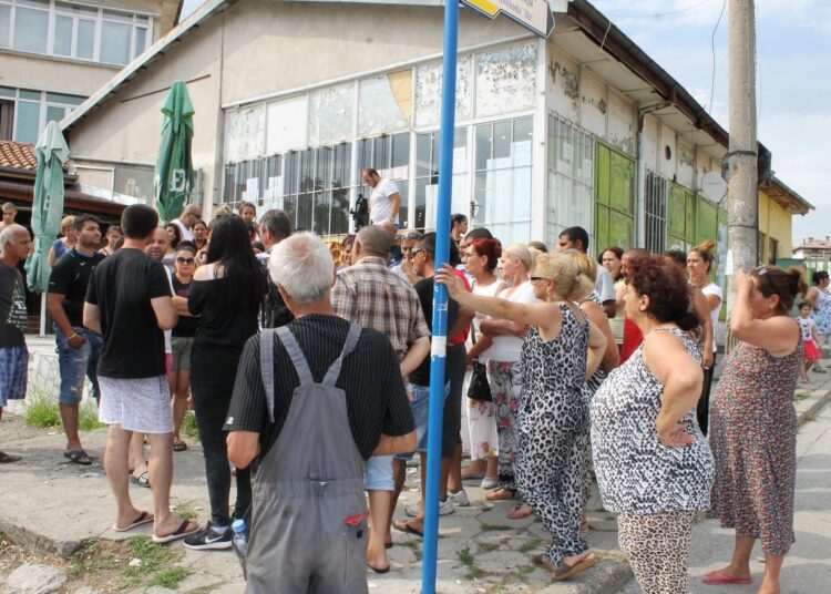 Благоевградски роми протестираха заради убит мъж 1 роми Блг 1