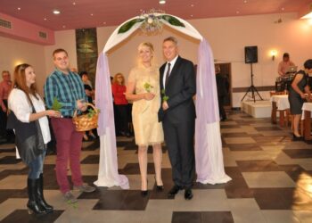 Кмет кумува на 159 златни и сребърни сватби