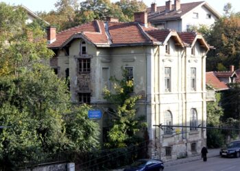 Плевен напомня на собственици на стари сгради да ги ремонтират