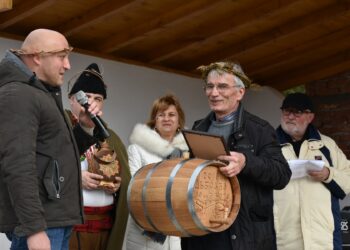 Хубавото вино води гости и стопани в село Дъбрава