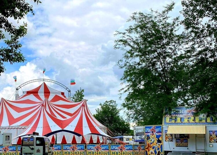 01 37