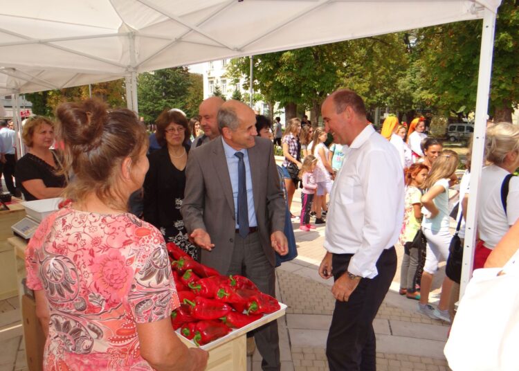 В Ямбол се провежда изложение „Подкрепяме българското“ 1 01 68