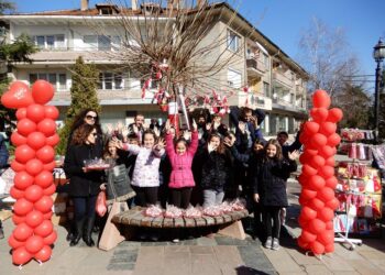 Откриха „Алея на пролетта“ в Карлово