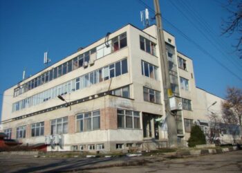 Продават шивашки гигант от времето на соца