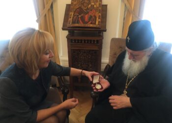 Манолова с приз “Добро сърце” от Неофит