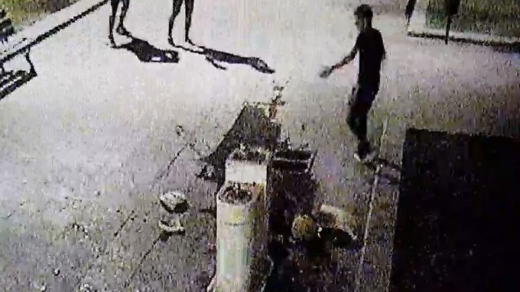 1 1073