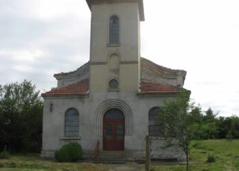 Църква на 163 г. се руши в село Маломир