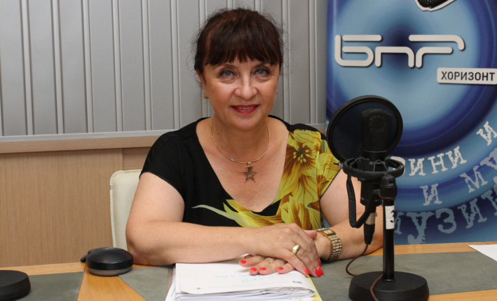 Онлайн обучението остава, ако ученикът иска 1 Ваня Кастрева
