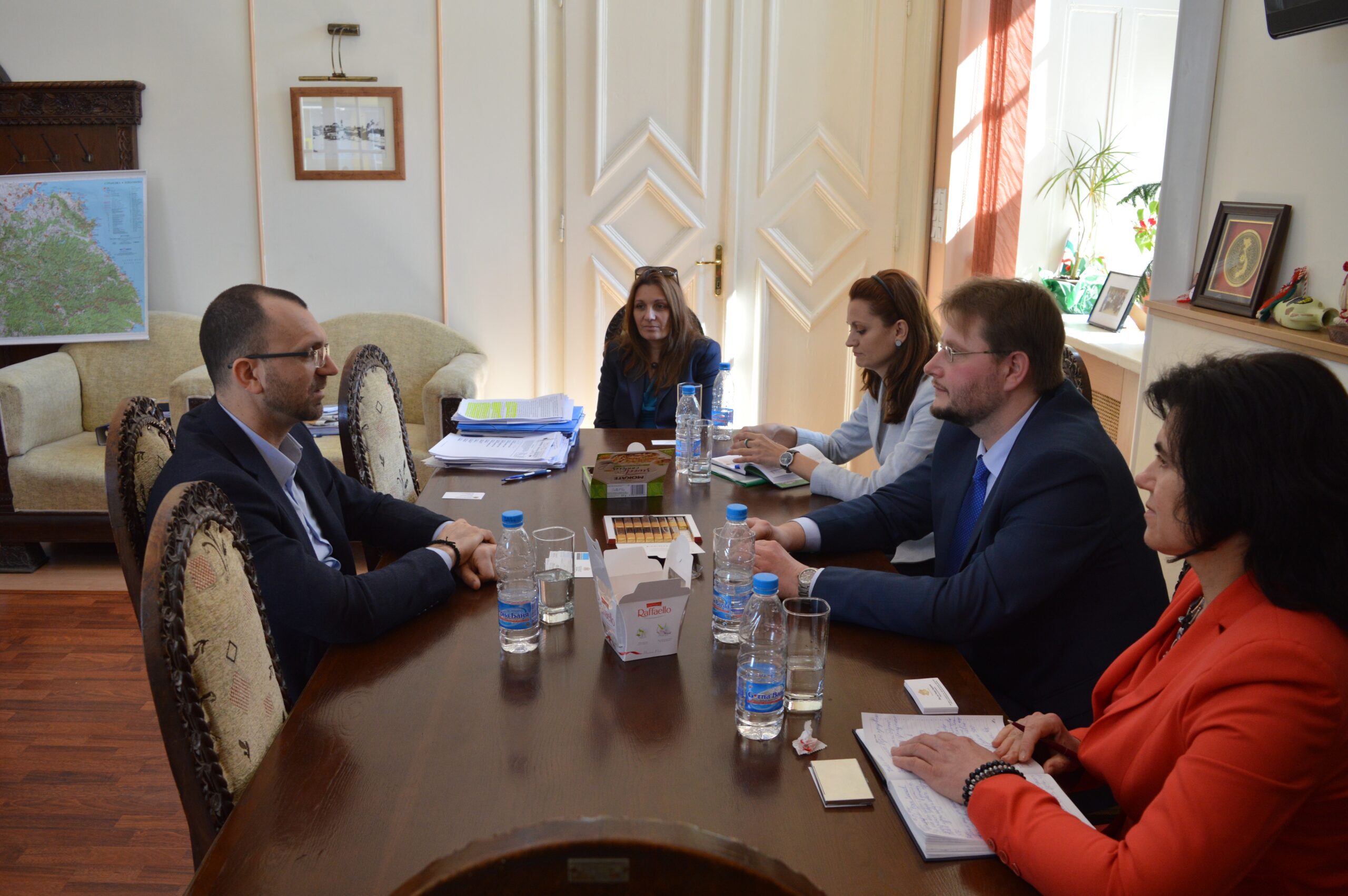 Министър и губернатор заедно ще търсят инвеститори